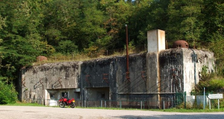 Parts of the Ouvrage Hackenberg fort are very close to the road