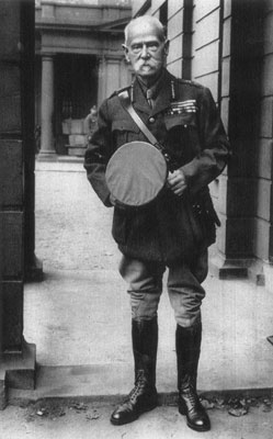 Roberts on his 82nd birthday, in First World War uniform.