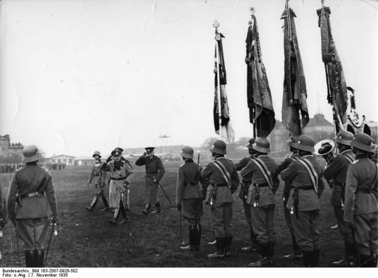 Seeckt reviewing troops with the Chief of Staff, Fritsch.Photo: Bundesarchiv, Bild 183-2007-0928-502 / CC-BY-SA 3.0