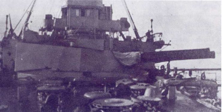 The forecastle of HMS Exmouth at the Dardanelles during a lull in bombardment duties in 1915.