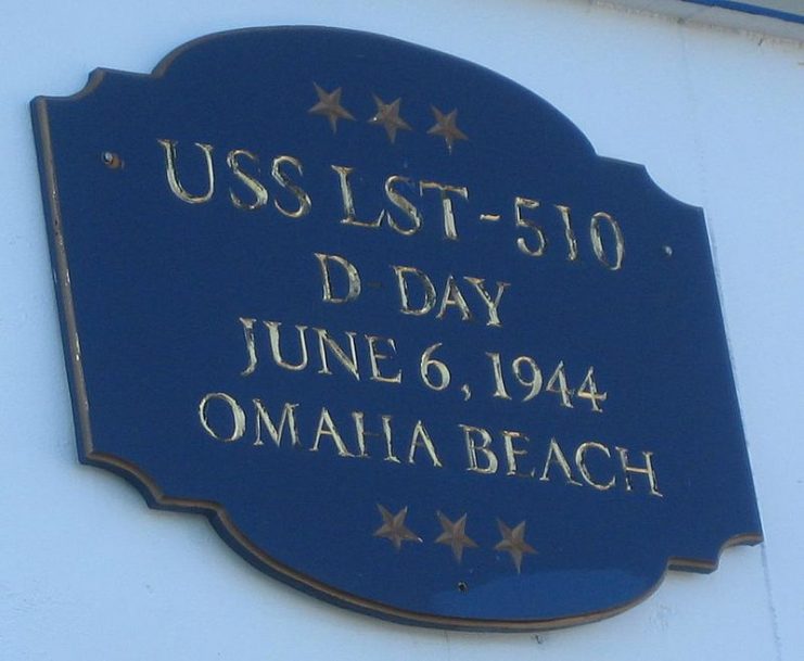 The plaque on the USS Buncombe County, USS-LST-510.Photo: Ameres CC BY 3.0