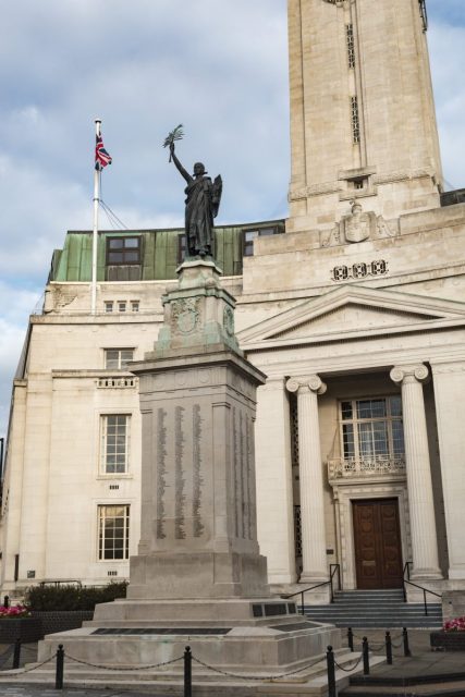 Luton War memorial.