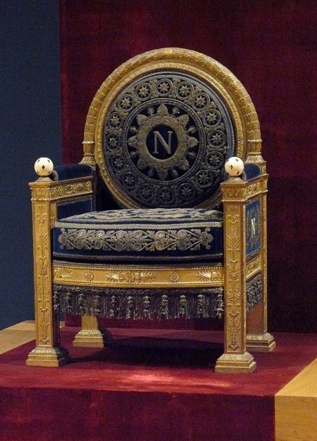 Throne of Napoleon I at the Tuileries – Jacob-Desmalter after a drawing by Percier and Fontaine – 1804 – Louvre Museum, apartments of Napoleon III (deposit of the National Museum of the Castle of Fontainebleau). Photo: Siren-Com CC BY-SA 3.0