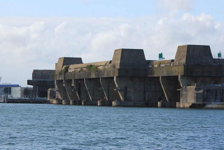 Entries of the submarines pens of Keroman III, viewed from the harbor, and at the bottom left Keroman I.Photo: XIIIfromTOKYO CC BY 3.0