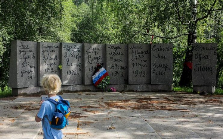 Part of the ‘Flower of Life’ memorial complex dedicated to children of the Leningrad Siege, showing stone tablets representing pages from Tanya Savicheva’s diary. Near St. Petersburg.Photo: Mramoeba CC BY-SA 4.0