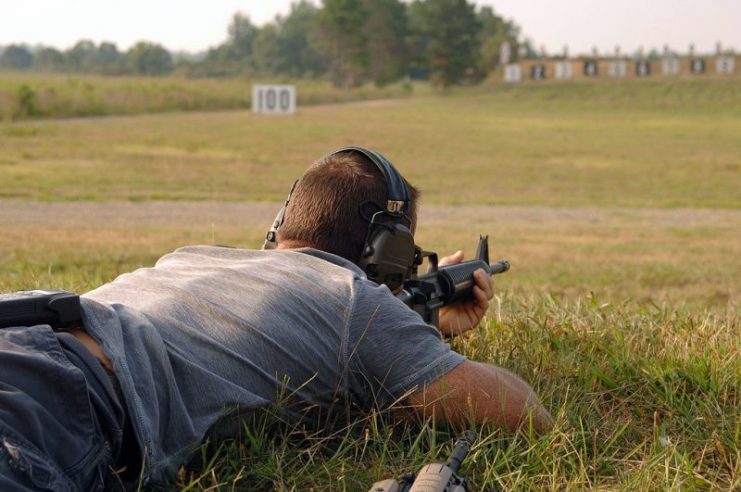 A Delta Force Operative shows elite soldiers with the Asymmetrical Warfare Group how to shoot.Photo: Luke Thornberry CC BY-SA 3.0