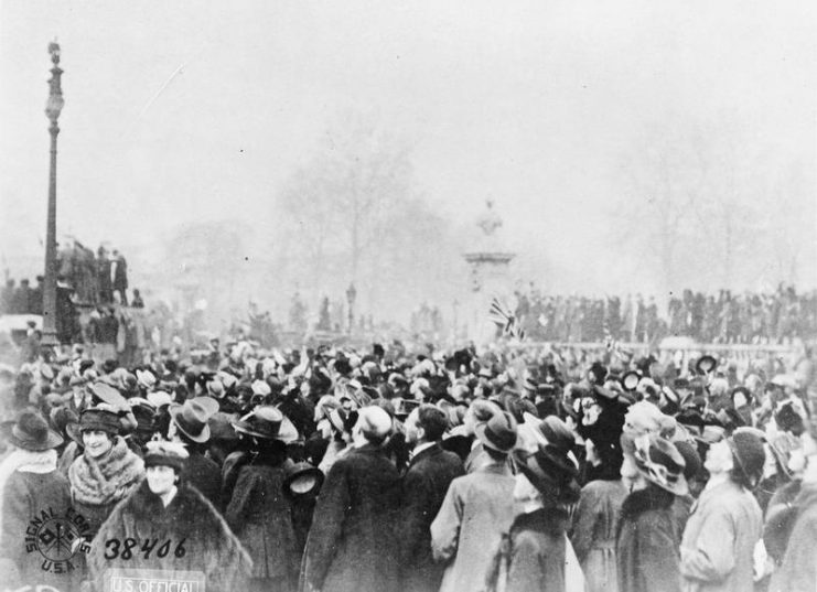 Crowds outside Buckingham Palace, London on Armistice Day.