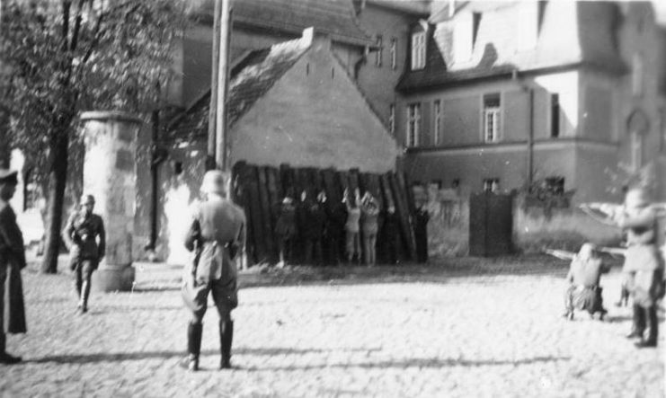 Execution of Poles in Kórnik, 20 October 1939.Photo: Bundesarchiv, Bild 146-1968-034-19A / CC-BY-SA 3.0