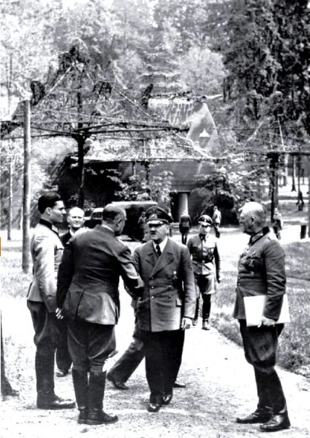 Claus von Stauffenberg (far left) meeting Adolf Hitler at the Wolfsschanze five days before the 20 July plot in 1944.Photo: Bundesarchiv, Bild 146-1984-079-02 / CC-BY-SA 3.0