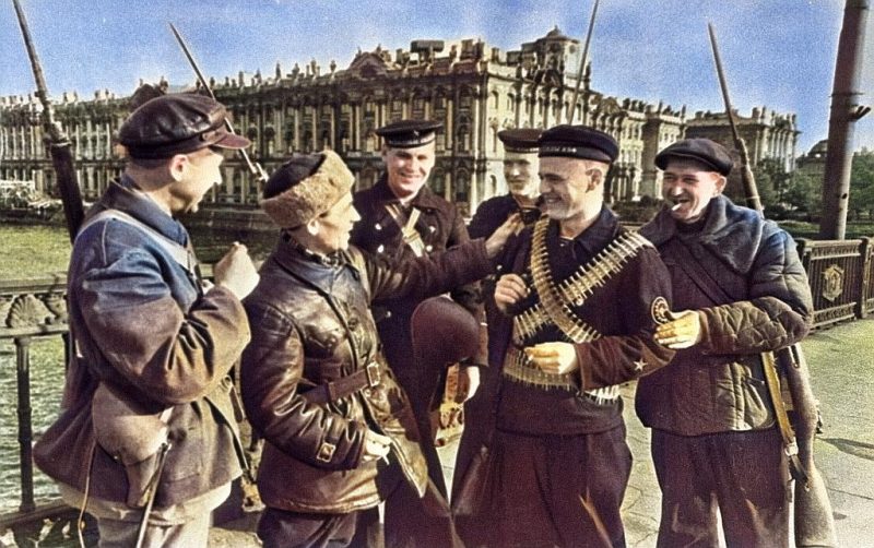 Workers of the Kirov plant and young sailors on the bridge. Defenders of Leningrad during the siege. 1942