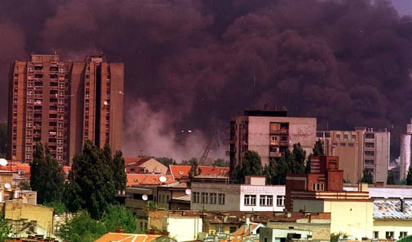 NATO bombardment in Novi Sad, Serbia, 1999. Photo: Darko Dozet / CC BY-SA 3.0