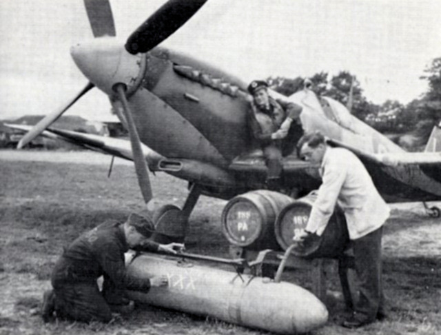 Filling the tank with beer for the flight to the front. Photo: RV1864 CC BY-NC-ND 2.0