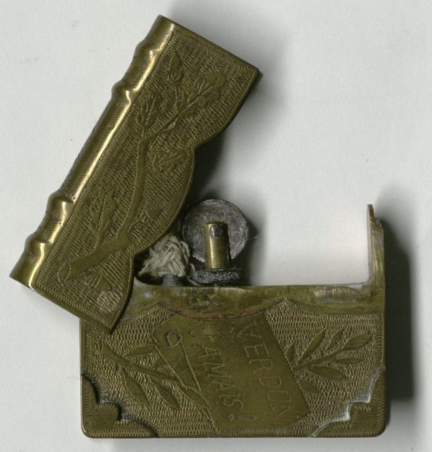 Objects of unknown origin made during the Great War in German trenches or prison camps.