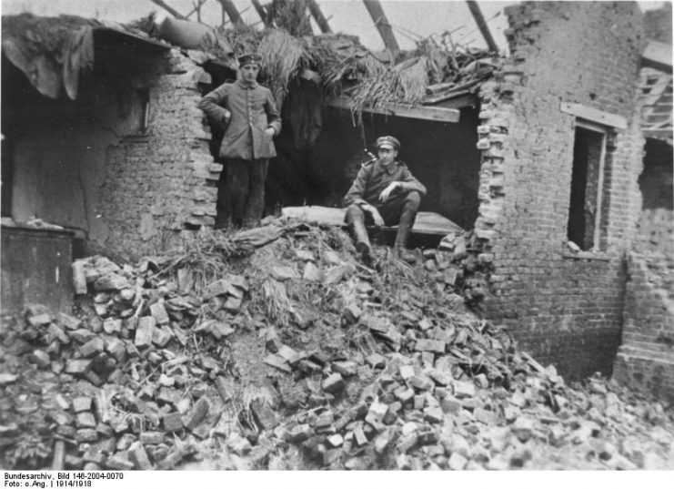 France, Fromelles, destroyed house during the battle.Photo: Bundesarchiv, Bild 146-2004-0070 Unknown CC-BY-SA 3.0