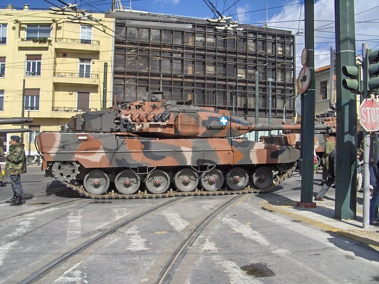 Hellenic Army Leopard 2A6HEL in the streets of Athens.Photo: Konstantinos Stampoulis CC BY-SA 3.0