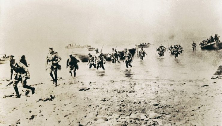 New Zealand troops landing at Gallipoli Photo: Joseph McBride CC BY-SA 3.0