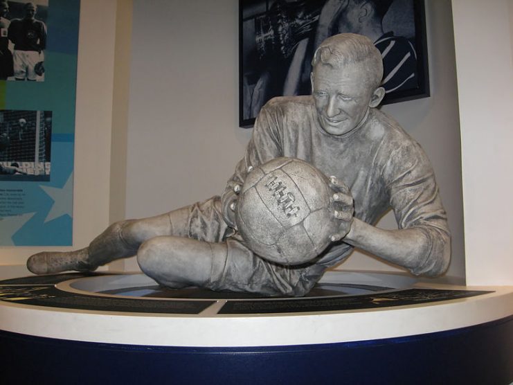 Sculpture of Bert Trautmann at the Manchester City Museum, Manchester, UK.Photo: Oldelpaso CC BY-SA 3.0