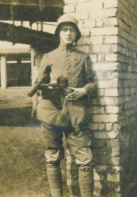 Soldier of a German stormtrooper assault group with his Bergmann MP18.1 and a Parabellum P08, Northern France, Spring 1918.