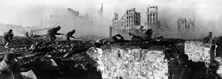 Soviet soldiers attack a house, February 1943.RIA Novosti archive, image #44732 Zelma CC-BY-SA 3.0