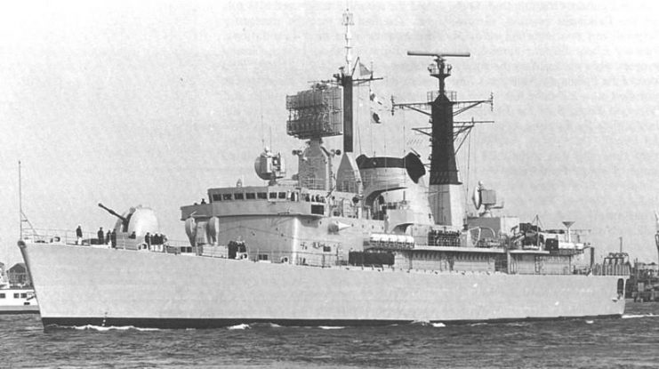 The Argentine destroyer ARA Santísima Trinidad landed Special Forces south of Stanley