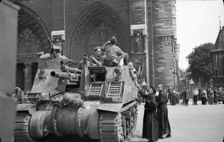 Priest 105mm self-propelled guns of the French 2nd Armoured Division in front of Notre Dame in Paris, 26 August 1944.