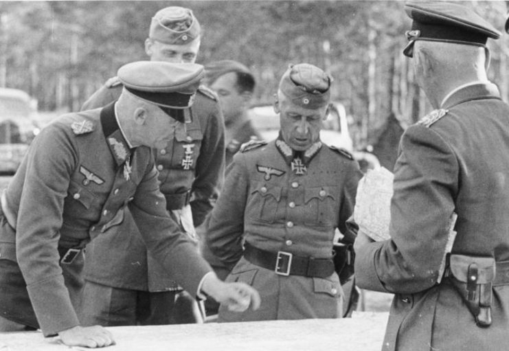 General Hermann Hoth (in the center of the photo), commander of the Panzergruppe 3 , talking to the commander of the Center Army Group , Field Marshal Fedor von Bock. By Bundesarchiv – CC BY-SA 3.0 de