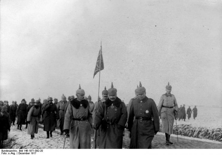 Marwitz (right) and the Kaiser on the way to visit troops near Cambrai in December 1917.Photo: Bundesarchiv, Bild 146-1971-092-20 / CC-BY-SA 3.0