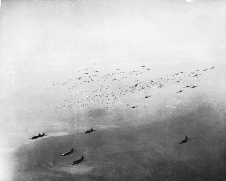 Crossing the Rhine 24 -31 March 1945: C-47 transport planes release hundreds of paratroops and their supplies over the Rees-Wesel area to the east of the Rhine. This was the greatest airborne operation of the war. Some 40,000 paratroops were dropped by 1,500 troop-carrying planes and gliders.