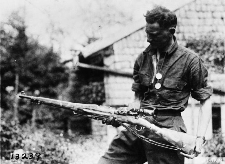 Camouflaged M1903 Springfield sniper’s rifle with Warner & Swasey telescopic sight, in France, May 1918.