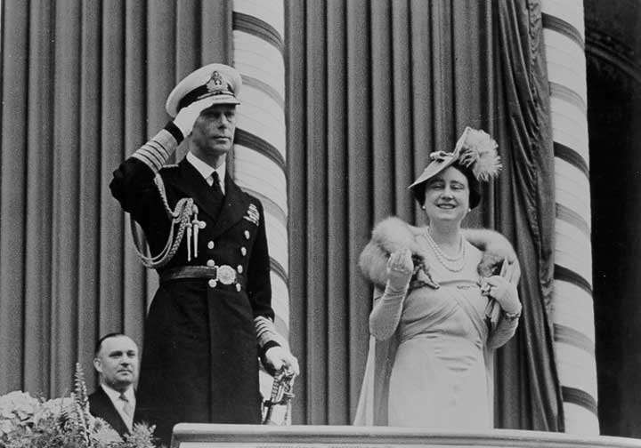 King George VI and Queen Elizabeth at Toronto City Hall, 1939