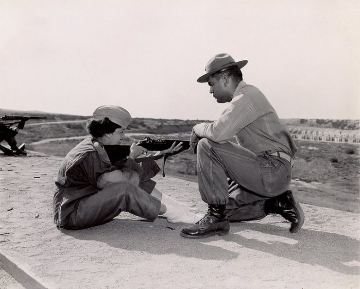 Lance Corporal Cecilia M. Giaise, the first woman qualified as a rifle marksman (with a score of 206×250) and authorized to operate the M1 rifle. July 1961. Photo: Bobafett1129 CC BY-SA 4.0