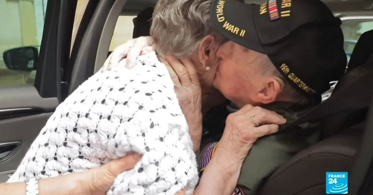 Jeannine Pierson (left) gets a kiss from D-Day veteran K.T. Robbins. France 24 via NBC