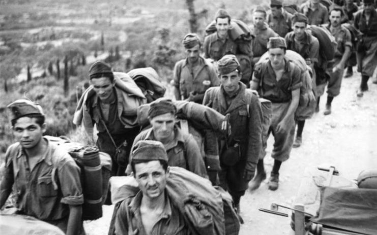 Italian soldiers taken prisoner by the Germans in Corfu, September 1943. Photo: Bundesarchiv, Bild 101I-177-1459-32 / Cuno / CC-BY-SA 3.0