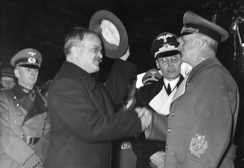 Ribbentrop taking leave of Molotov in Berlin, November 1940. Bundesarchiv
