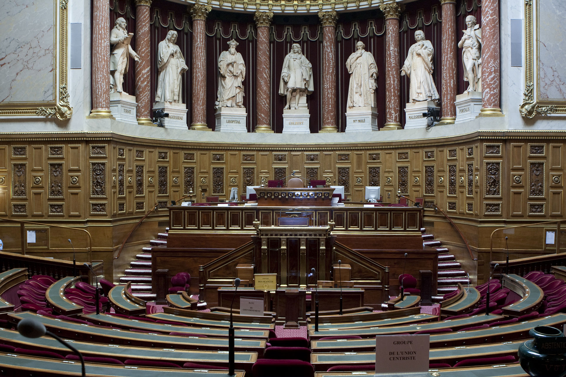 Senate of France Amphitheater. Jackintosh CC BY-SA 3.0