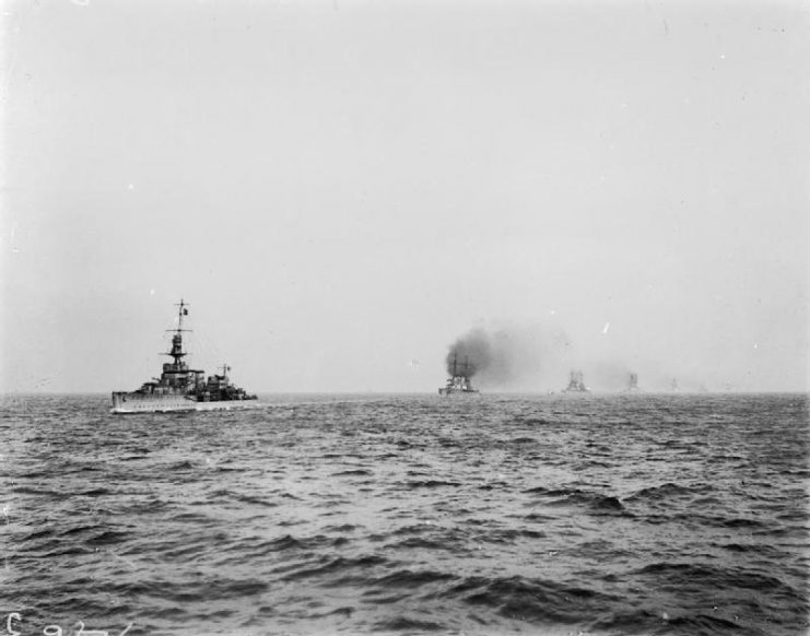 HMS Cardiff leading the fleet into the Firth of Forth