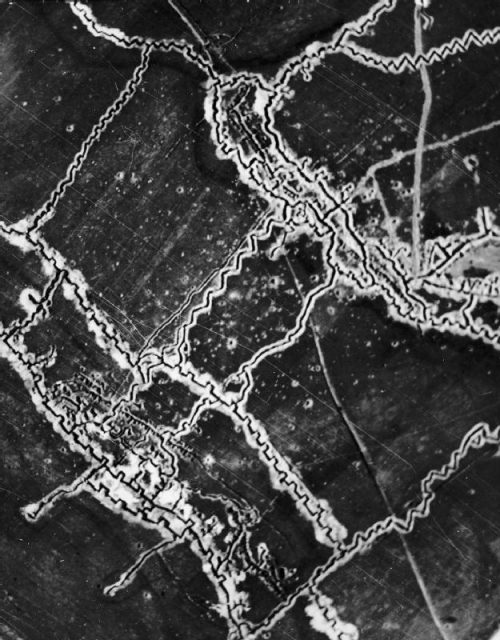 British aerial photograph of German trenches north of Thiepval, 10 May 1916, with the German forward lines to the lower left. The crenellated appearance of the trenches is due to the presence of traverses.