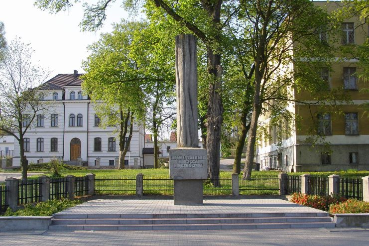 Oflag 64 and Stalag XXI-B – monument. Photo: Albertus teolog / CC BY-SA 4.0