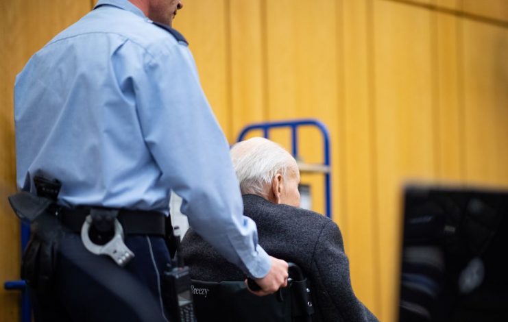 The 94-years-old defendant, a former SS guard, is being pushed in a wheelchair to the courtroom (Photo GETTY)