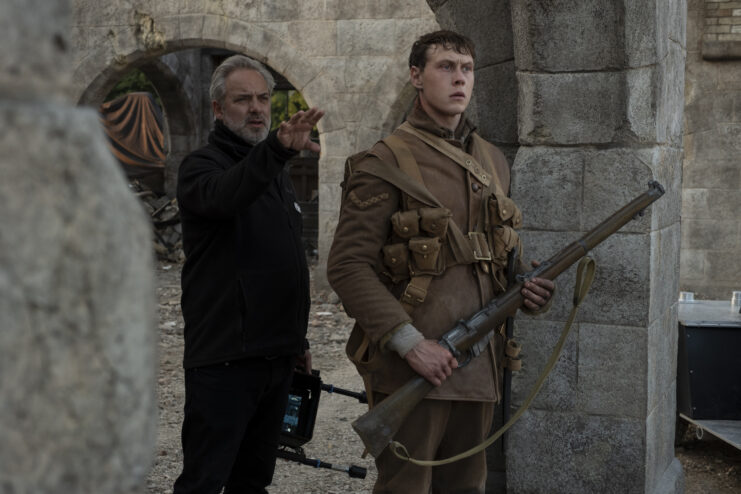 Sam Mendes and George MacKay. Photo credit: Dreamworks Pictures / chunhia (approved by Hope72) / MovieStillsDB