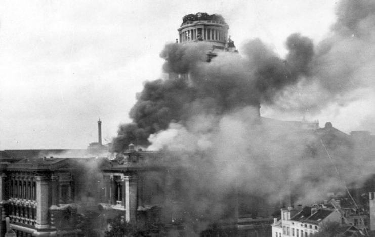 In their retreat, the fleeing Germans set fire to the Belgian palace of Justice. This monumental building symbolises the Belgian seat of law and contained many documents that could accuse German officials and collaborators after the war.