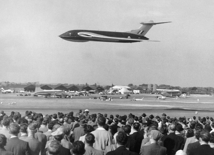 The Handley Page Victor, a four-jet crescent-wing bomber, makes an appearance at the Farnborough Air Show, 11th September 1953. (Photo by Ron Case/Keystone/Hulton Archive/Getty Images)