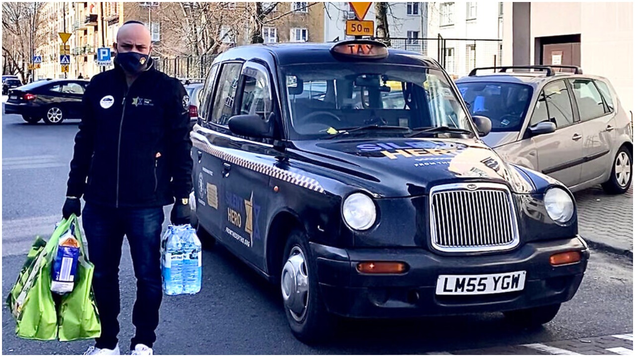 Jonny Daniels drops off supplies to a groceries to an elder who rescued  Jews in Warsaw. (Courtesy of From the Depths/ via JTA)