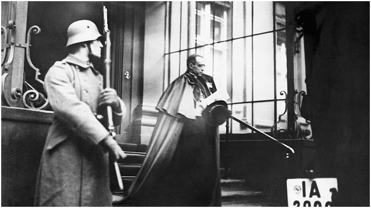 Nuncio Eugenio Pacelli leaves the Presidential Palace in Berlin. (Photo by © Hulton-Deutsch Collection/CORBIS/Corbis via Getty Images)