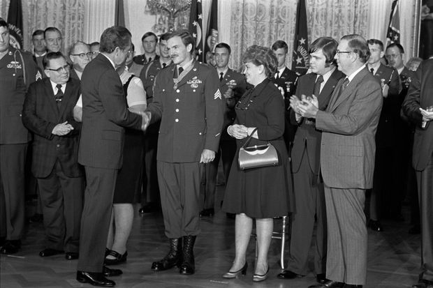 President Nixon presents Gary Beikirch with the Medal of Honor.