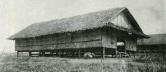 A hut used to house prisoners in the camp