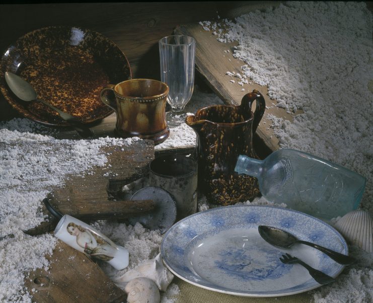 Plates, shells, pitcher, tobacco pipe