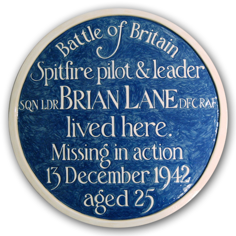 Memorial plaque to Lane in Pinner. Spitfirelad CC BY-SA 3.0