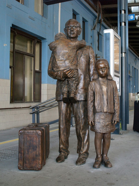 A statue of Nicholas Winton at Prague main railway station. Luděk Kovář CC BY-SA 3.0