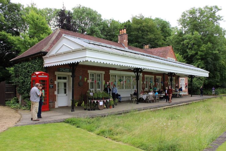 The station and platforms as it stands in 2016. Pete CC BY-SA 2.0 2